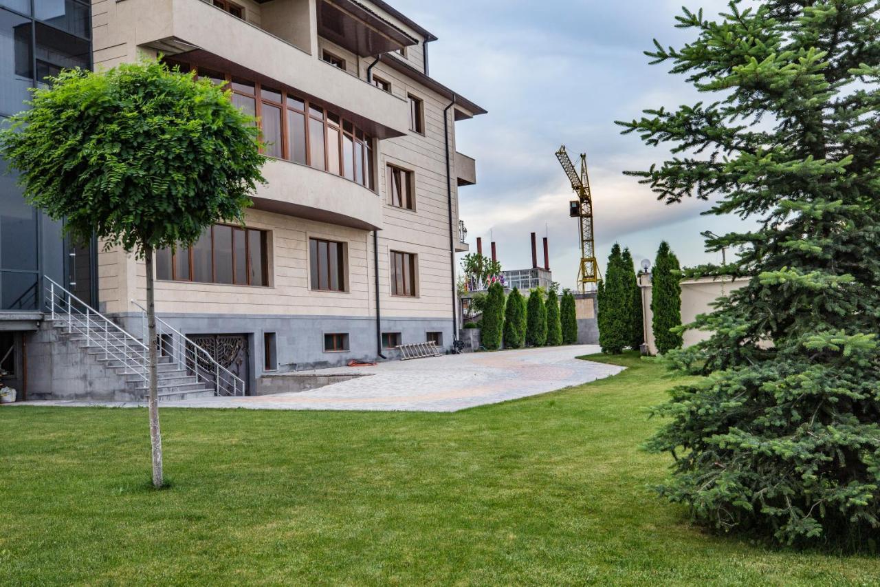 Bien Hotel Erevan Esterno foto