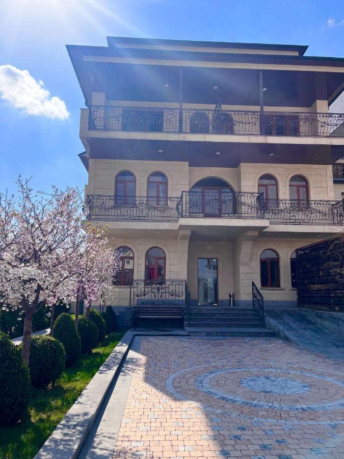 Bien Hotel Erevan Esterno foto