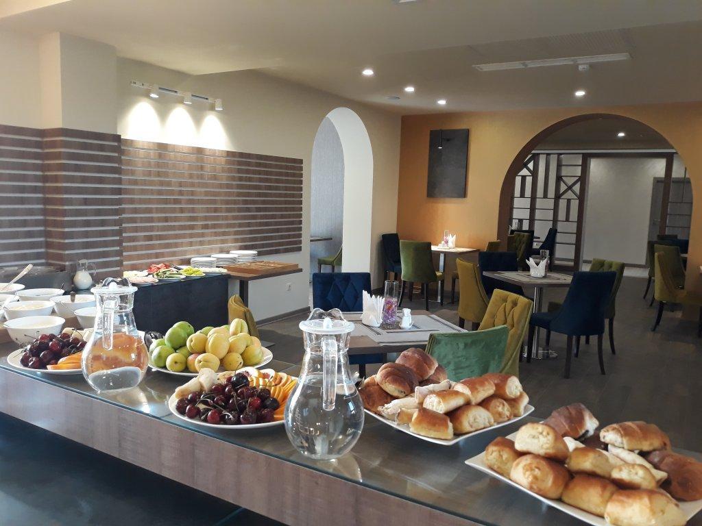 Bien Hotel Erevan Esterno foto