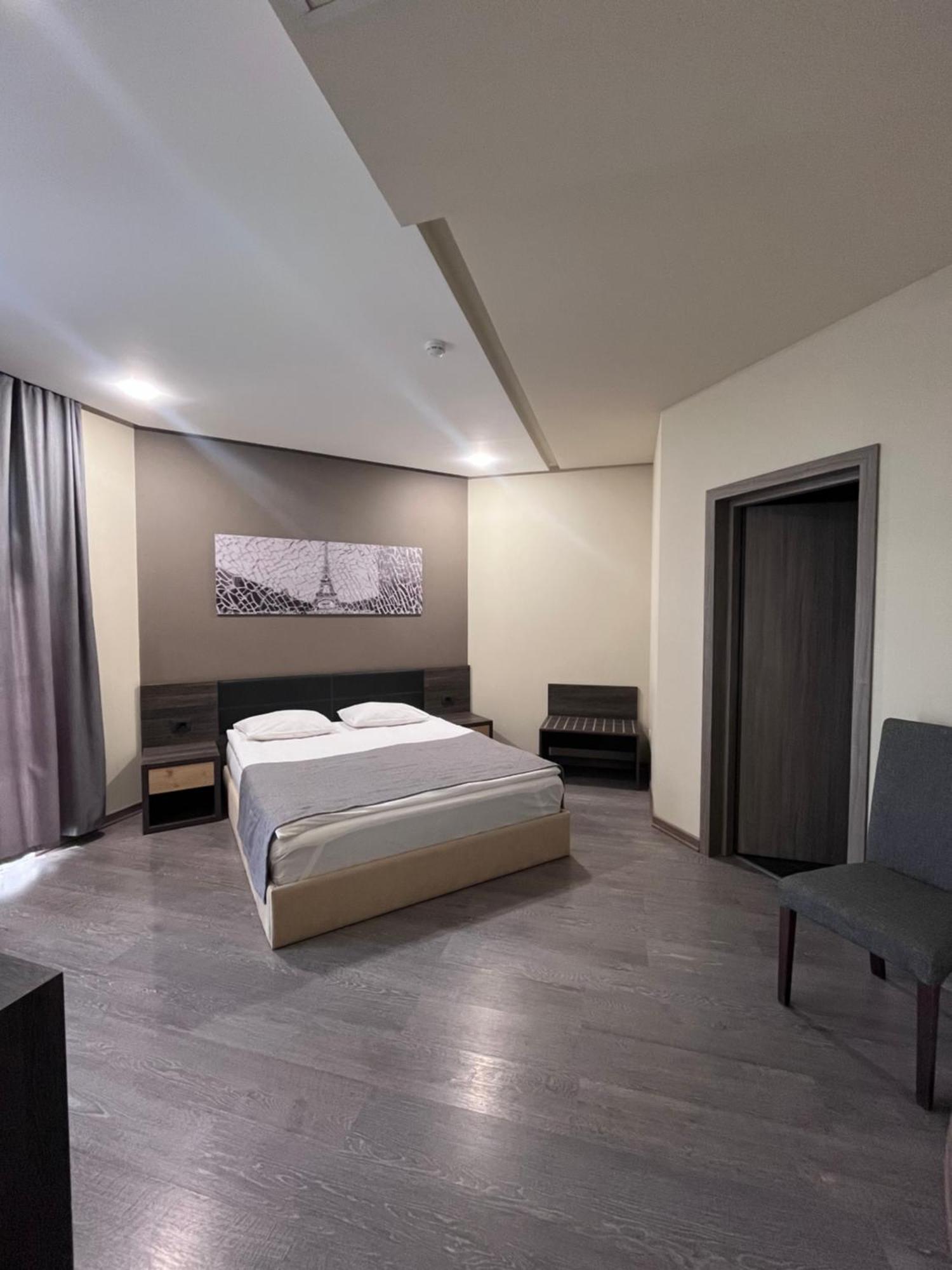 Bien Hotel Erevan Esterno foto