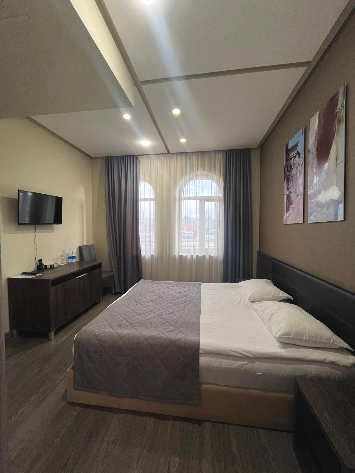 Bien Hotel Erevan Esterno foto