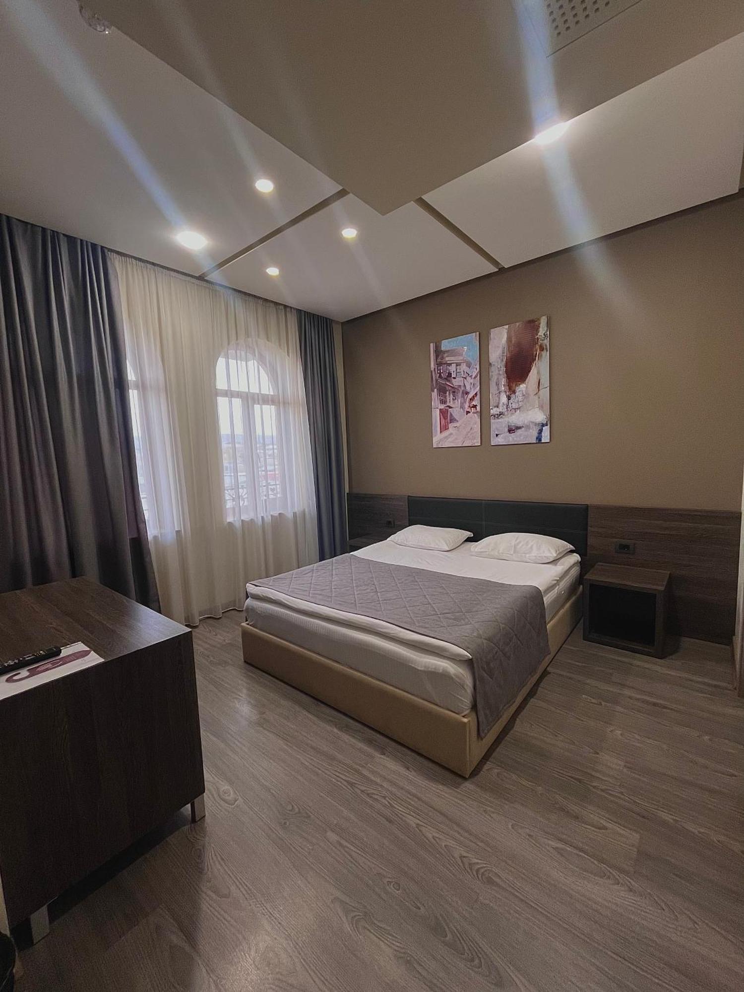 Bien Hotel Erevan Esterno foto