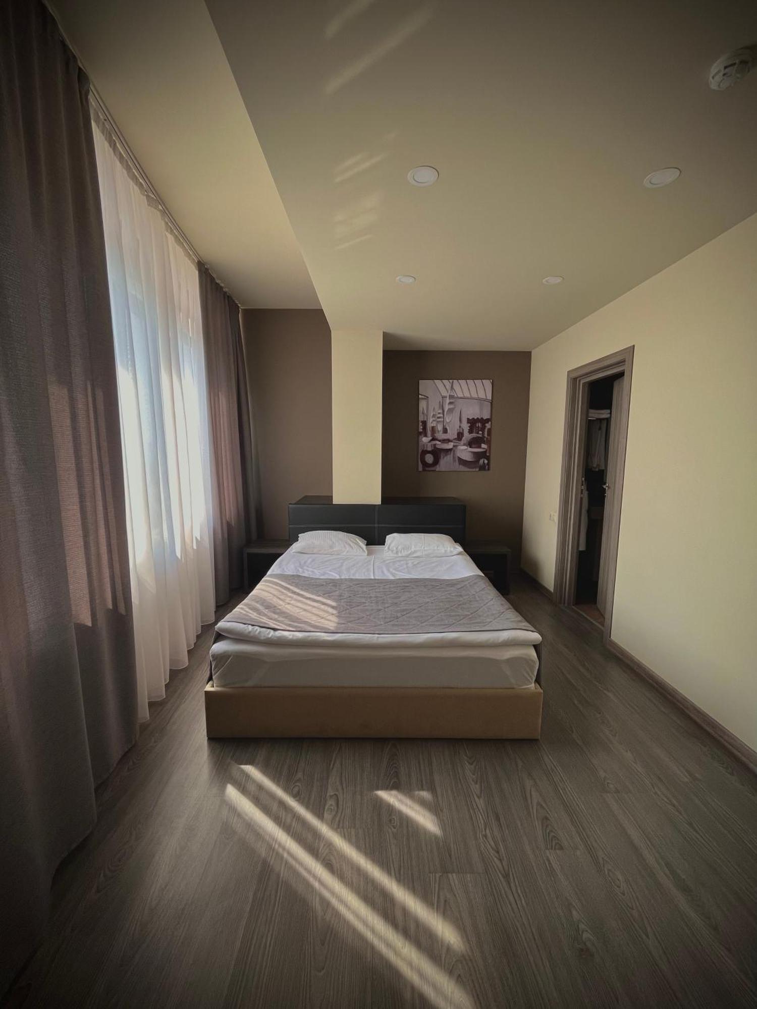 Bien Hotel Erevan Esterno foto