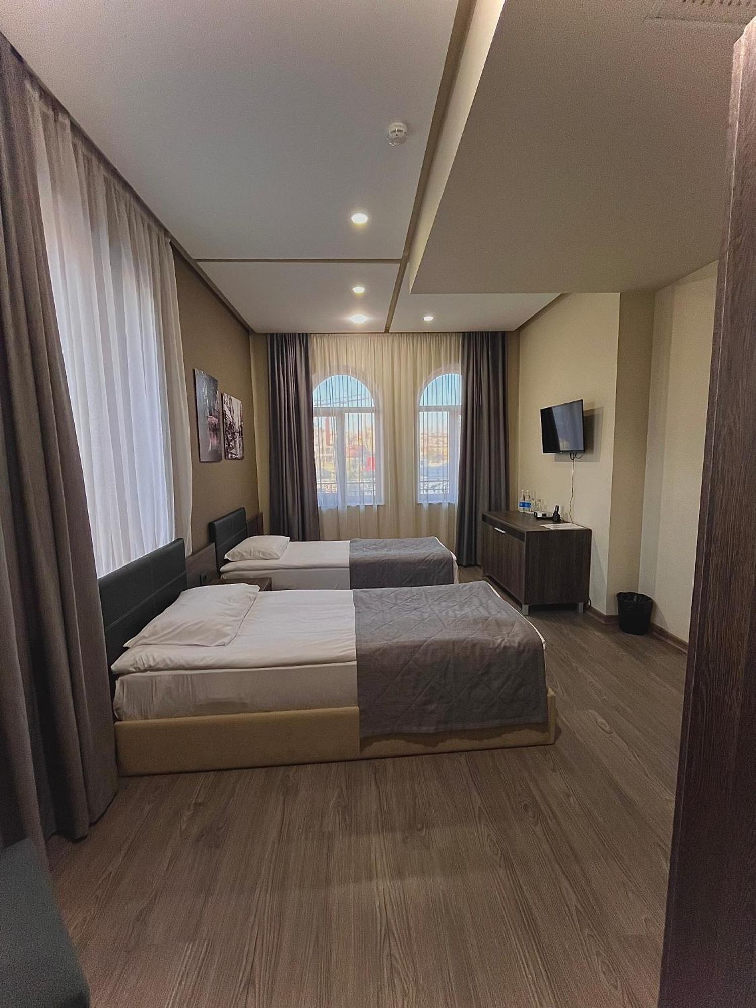 Bien Hotel Erevan Esterno foto