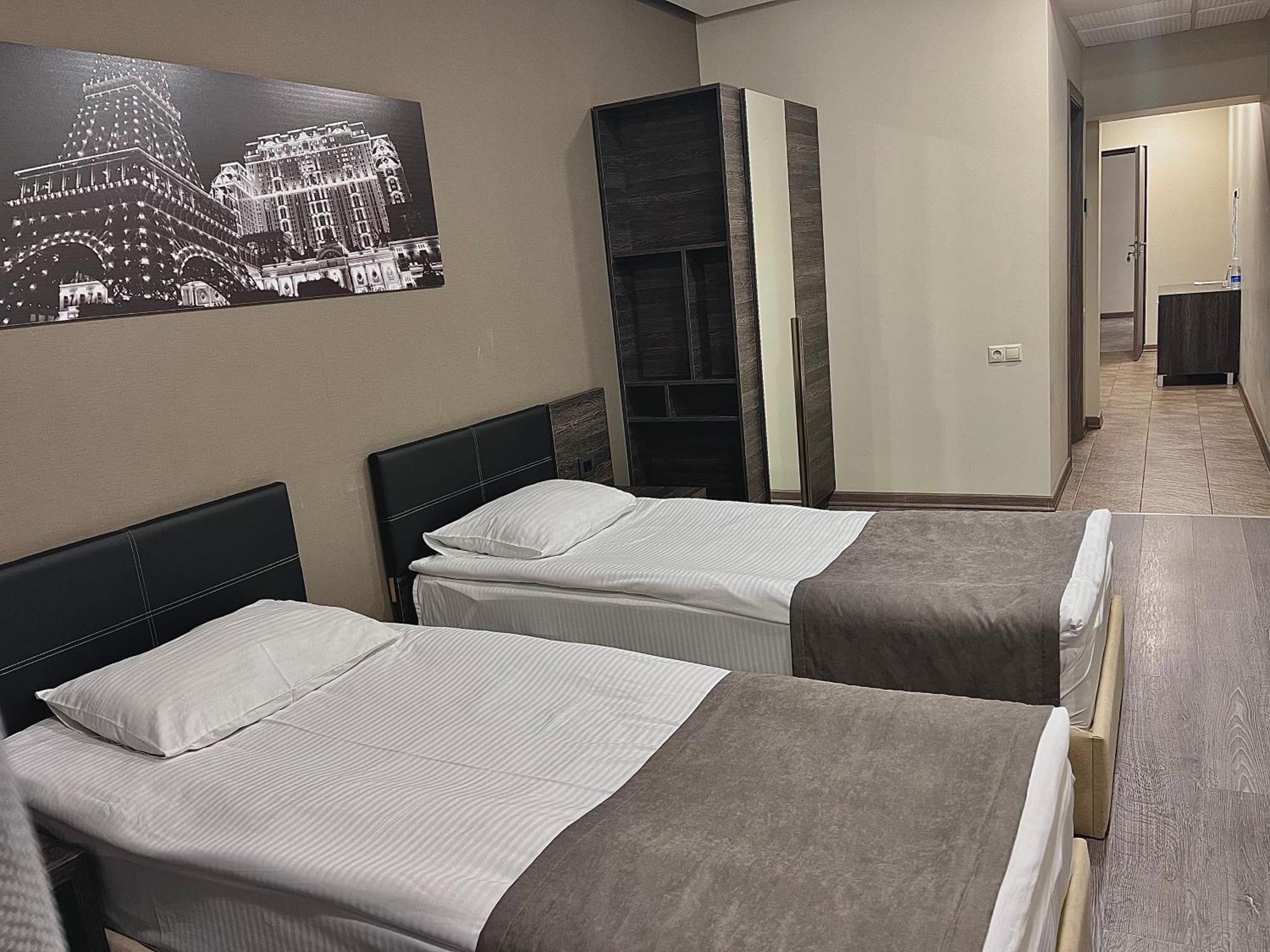 Bien Hotel Erevan Esterno foto