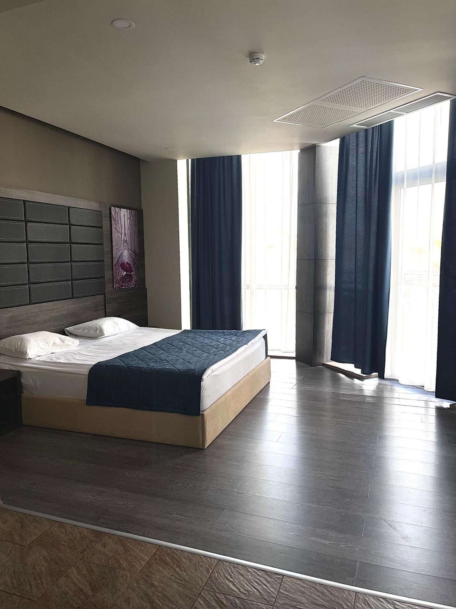 Bien Hotel Erevan Esterno foto