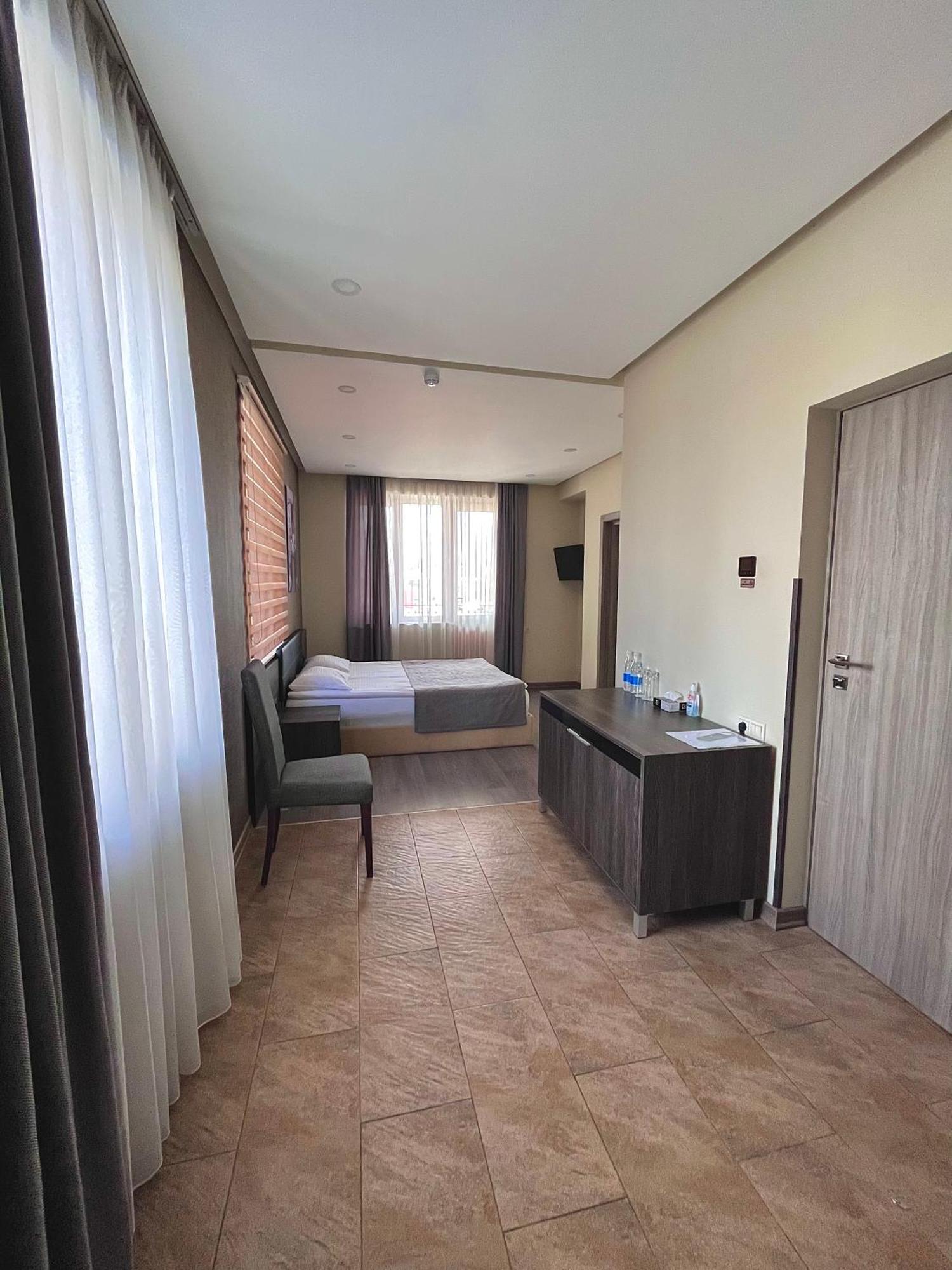 Bien Hotel Erevan Esterno foto