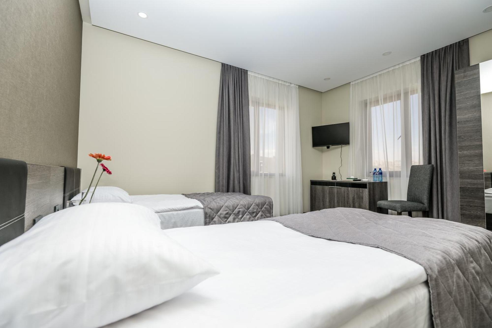 Bien Hotel Erevan Esterno foto