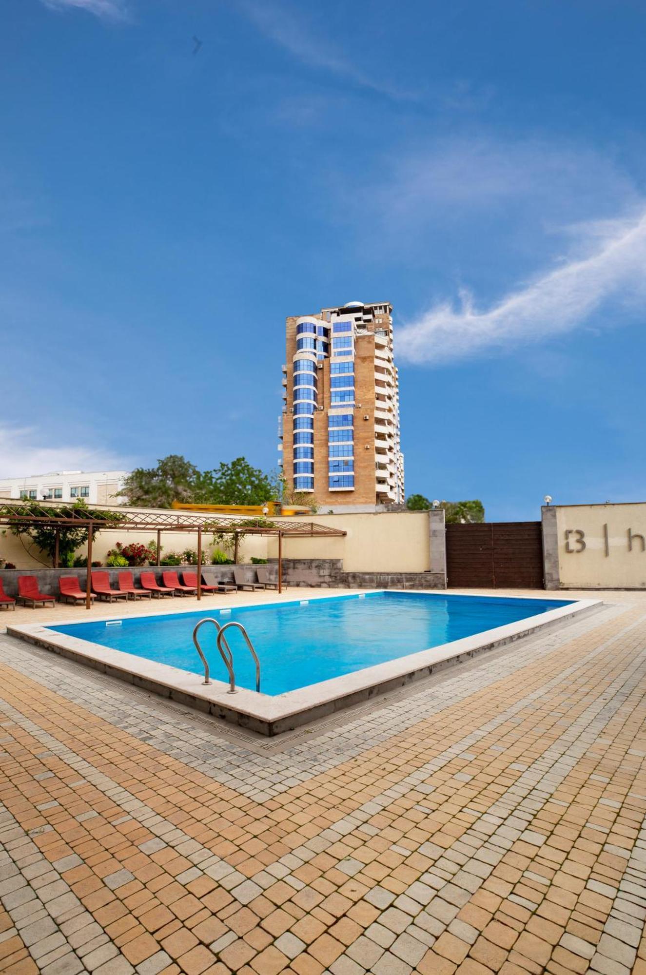 Bien Hotel Erevan Esterno foto