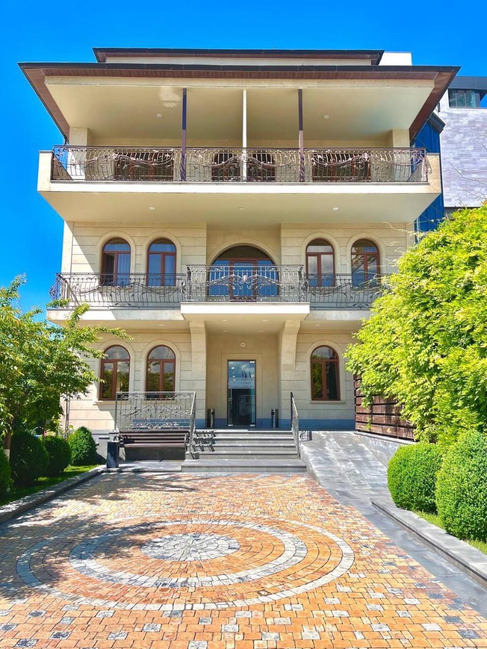 Bien Hotel Erevan Esterno foto