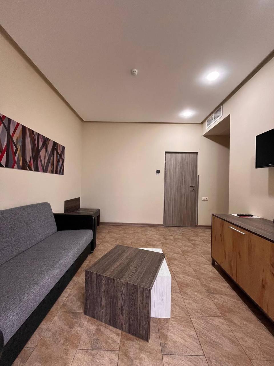 Bien Hotel Erevan Esterno foto