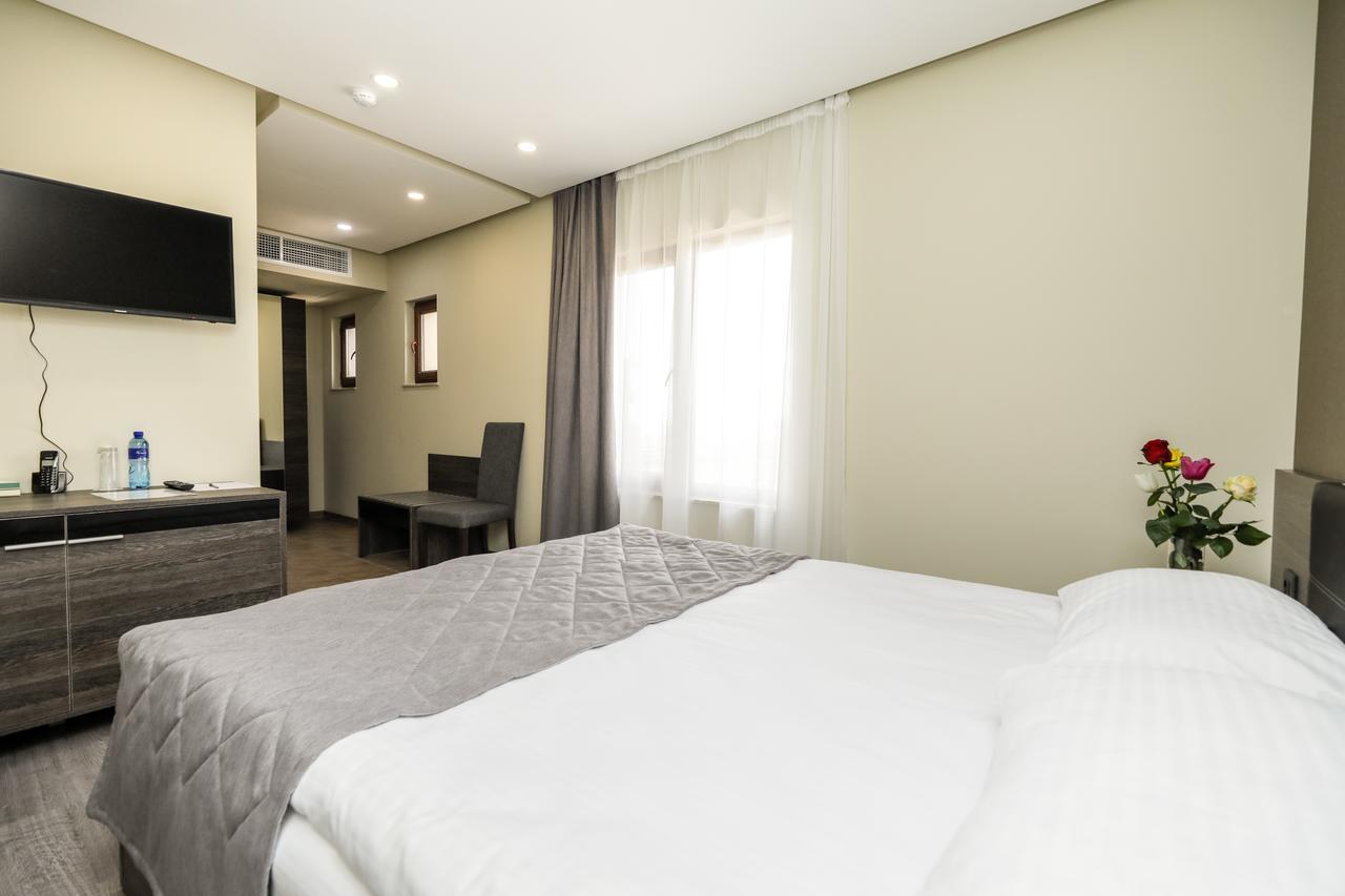 Bien Hotel Erevan Esterno foto