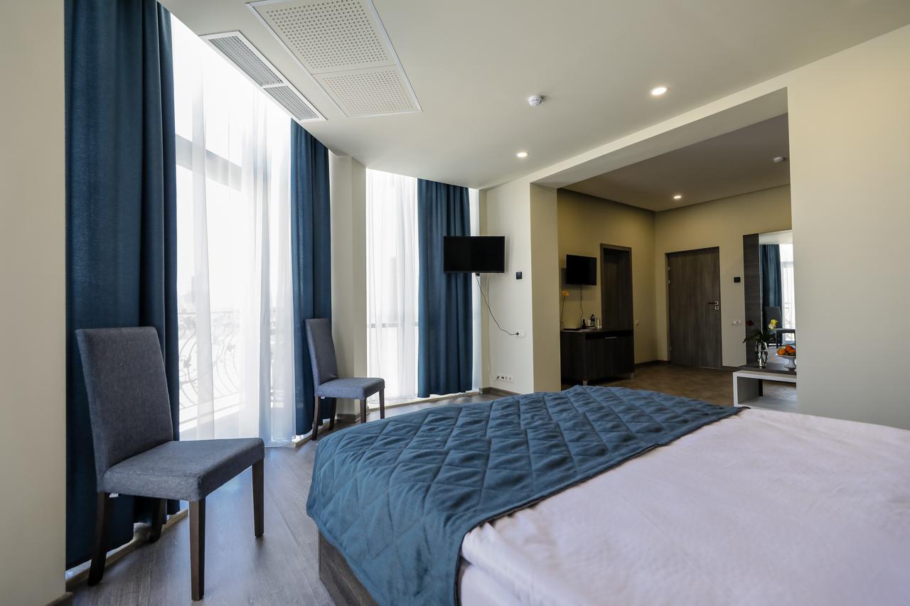 Bien Hotel Erevan Esterno foto